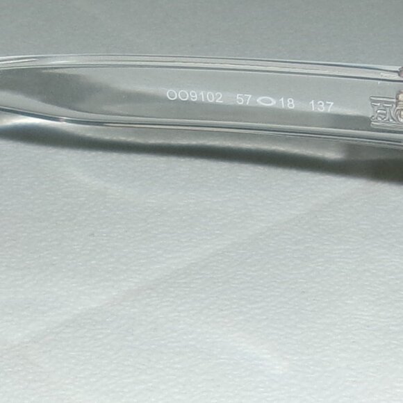 Womens Oakley Sunglasses Polarized Lens "LIKE NEW" - Picture 5 of 5